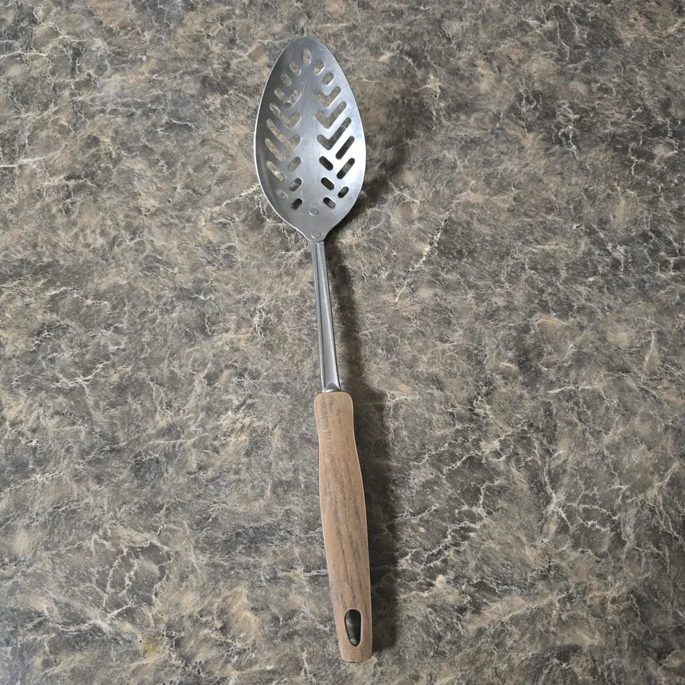 EKCO STAINLESS STEEL USA WOOD GRAIN HANDLE SLOTTED SPOON VINTAGE